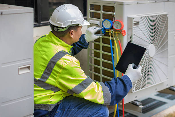 Professional Hvac technician working in Rossville, IL